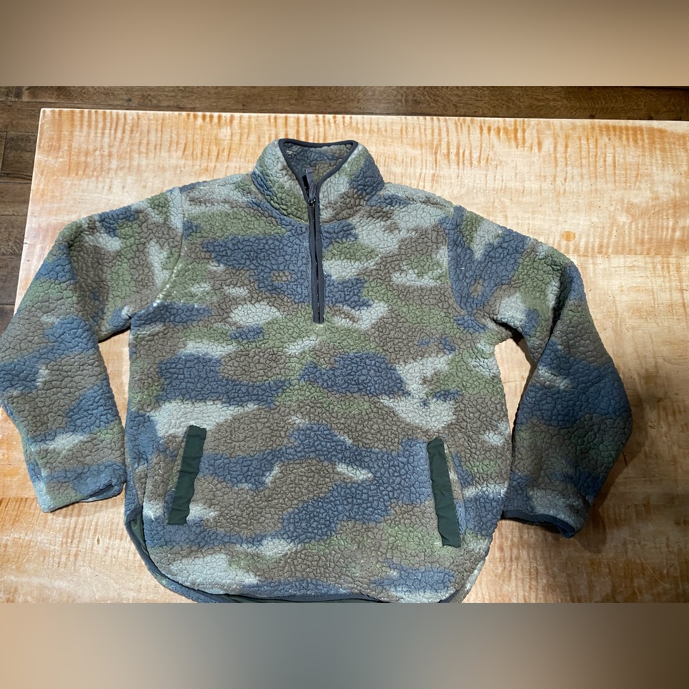 Thread & Supply Wubby Fleece Pullover - Women’s size small - Camo allover
